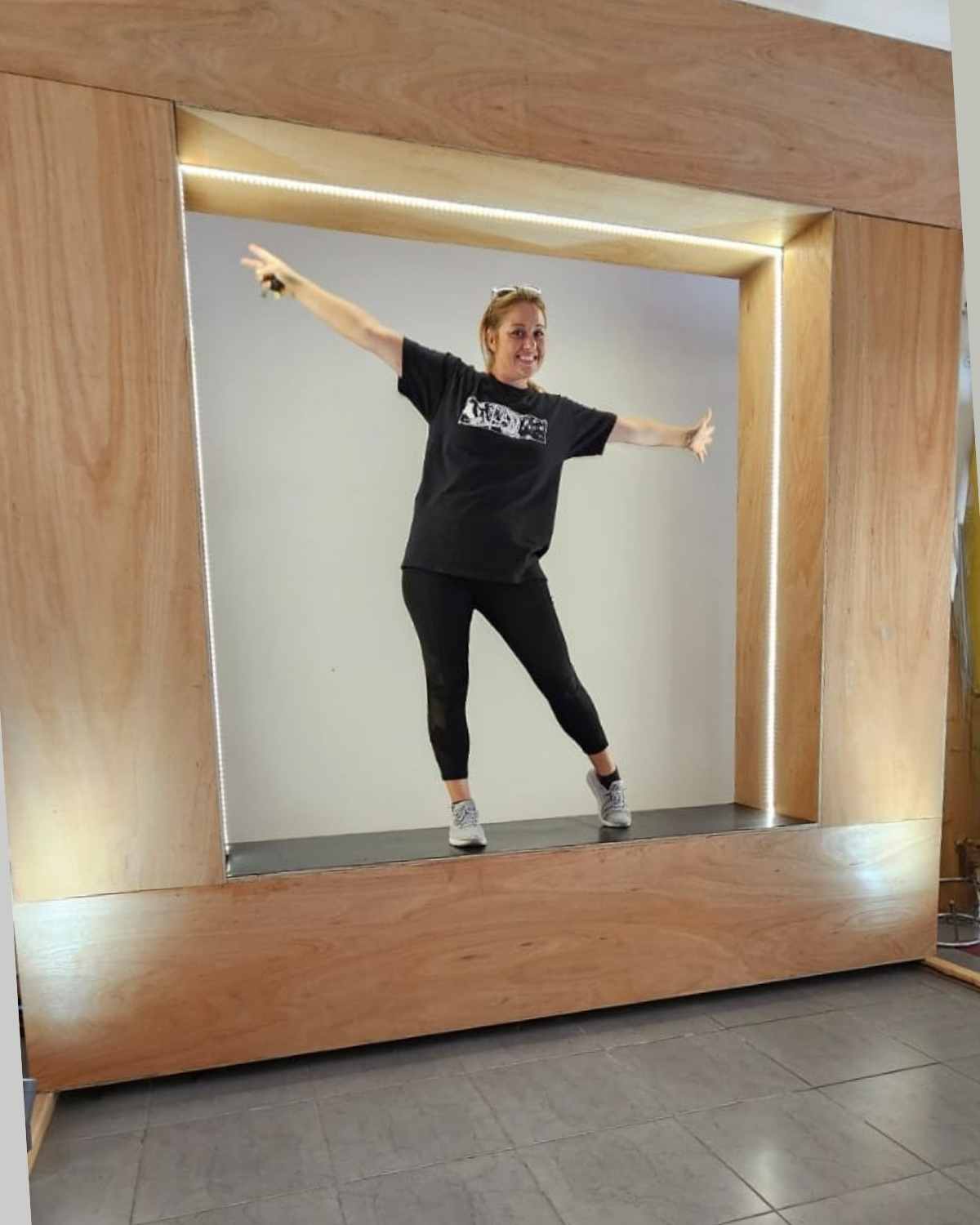 The Giant Frame - Image 7