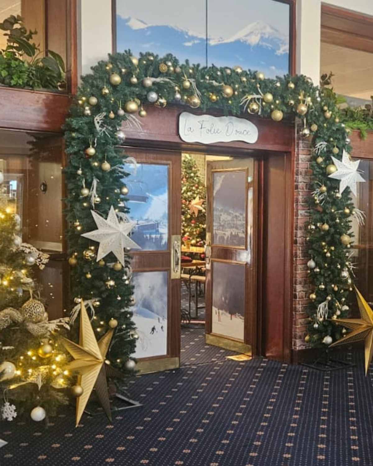 Festive Photo Walls & Decor - Image 11